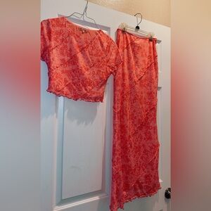 Boutique matching skirt set lettuce trim. Extra small can fit up to a large.
